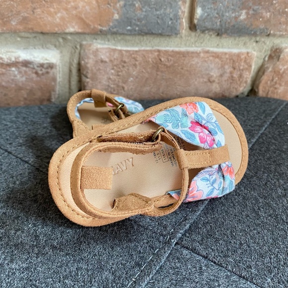 12-18M Like New! Old Navy Sandals - Floral with Brown Straps - Picture 5 of 7